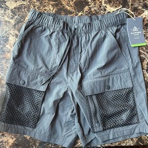 NWT Alpine Design shorts size S
